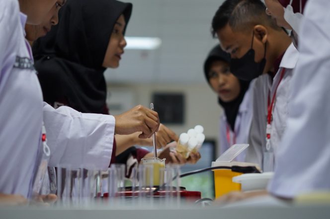 					Unhas Fly Research Group (UFRG) menyelenggarakan kegiatan praktikum riset Drosophila melanogaster (dok)