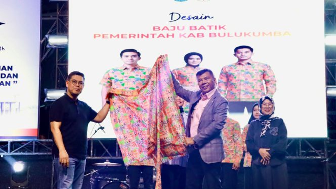 					Pemkab Bulukumba resmi meluncurkan pakaian batik Aparatur Sipil Negara tahun 2026. (Foto: Ist/ Humas)