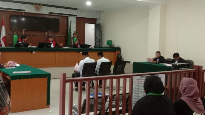 					Sidang Perdana Kasus Pembakaran Mobiil oleh Anngota DPRD Sinjai Kamrianto dan Supriadi. (Foto: Ist)