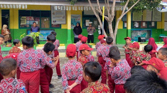 					Satlantas Polres Bulukumba Beri Edukasi Sejak Dini Pentingnya Taat Aturan Lalu Lintas. (Foto: Ist)