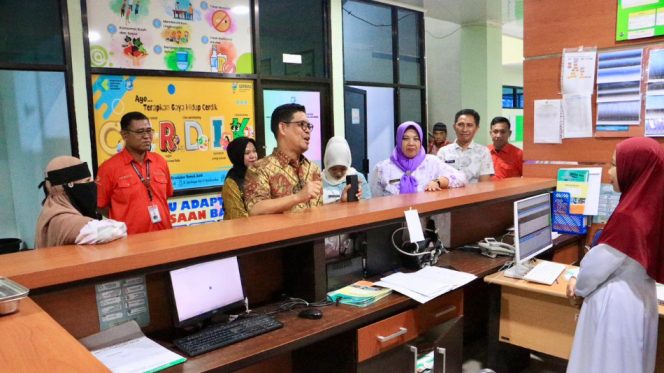 					Wabup Bulukumba, Andi Edy Manaf Kunjungi Salah Satu Faskes dan Temui Warga Pengguna BPJS PBI Non Aktif. (Foto: Ist)