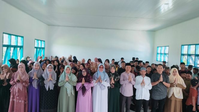 					Panitia, Guru, dan Siswa SMPN 23 Sinjai Usai Penutupan Pesantren Ramadan 2026. (Foto: Ist)