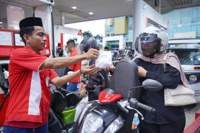 					Pertamina Patra Niaga Sulawesi Berbagi Takjil Gratis selama Ramadan (dok.)
