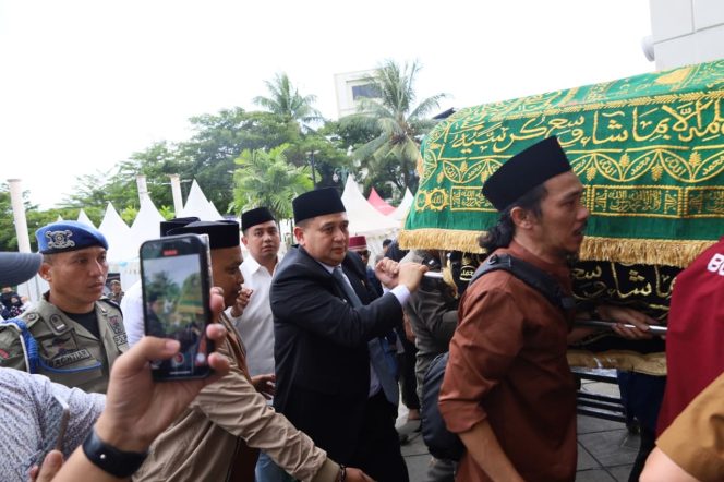 					Wali Kota Makassar Munafri Arifuddin saat melepas Jenazah Asisten 1 Pemkot Andi M Yasir (dok.)
