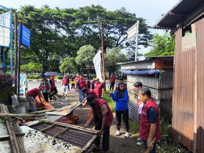 					Pembongkar Lapak Waria di Area Pemakaman Panaikang (dok)