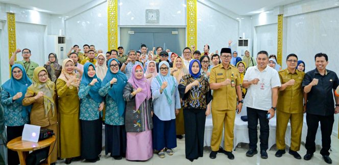 					Wagub Sulsel Fatmawati Rusdi inisiasi diskusi lihtas sektor persoalan Anak Jalanan dan Kelompok Usia Rentan di Rumah Jabatannya (dok)