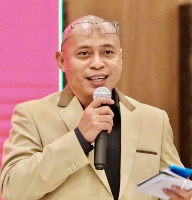 					Kabid Humas Unhas Ishaq Rahman (dok.)