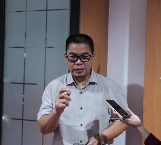					Dekan FISIP Prof. Dr. Phil. Sukri, M.Si., (dok.)
