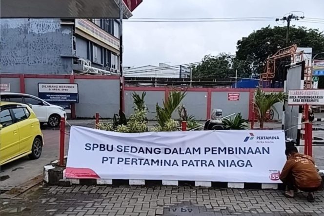 					Pertamina Patra Niaga Regional Sulawesi memberikan sanksi kepada SPBU di Sudiang Makassar (dok.)