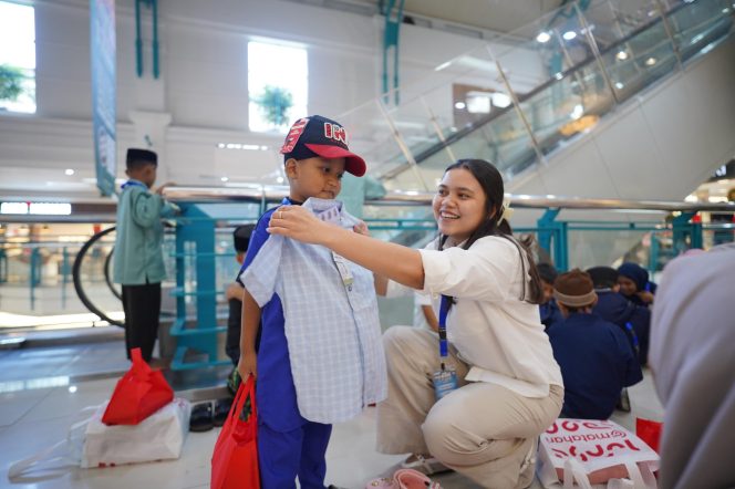 					Pertamina Regional Sulawesi Berbagi, Ajak Anak Yatim Belanja Baju Lebaran