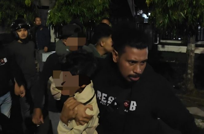					Tim Resmob Polres Sinjai Meringkus Pemuda Diduga Mabuk saat Malam Takbiran di Sinjai. [Foto: Ist]