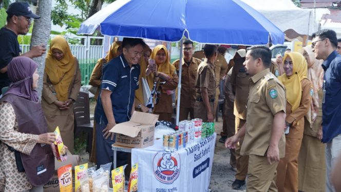 					Tasming Hamid saat membuka kegiatan Pasar Murah Ramadhan Tahun 2026 di Parepare. [Foto: Ist]