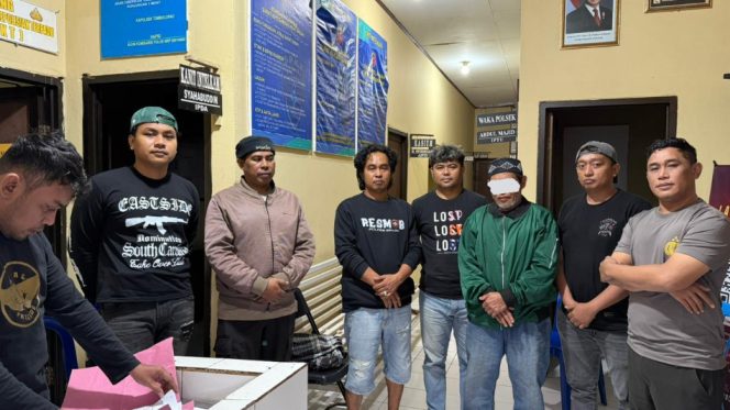 					Terduga Pelaku TMP Saat Diamankan di Mapolsek Tombolo Pao, Kabupaten Gowa. [Foto: Ist]