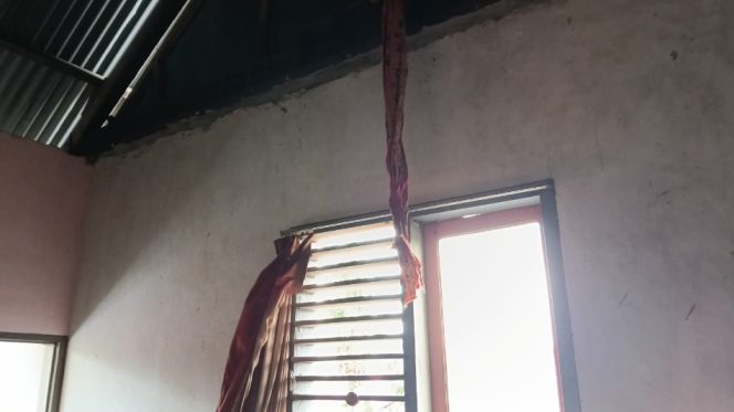 					Lokasi Korban Ditemukan Tergantung dan Meninggal Dunia. [Foto: Ist]