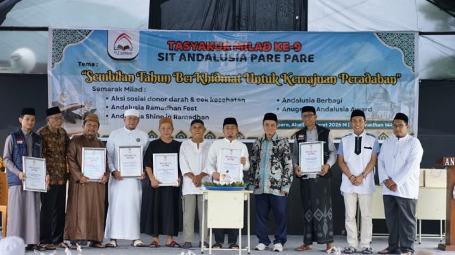 					 Tasming Hamid dan Beberapa Tokoh Yang Menerima Andalusia Award. [Foto: Ist]