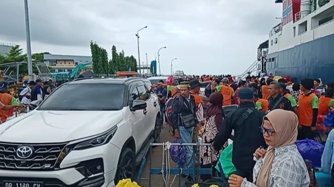 					Suasana Kepadatan Yang Ada Di Pelabuhan Nusantara Parepare. [Foto: Berita.News/ Wahyu]