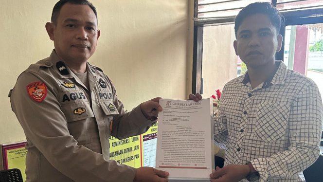 					Kuasa hukum Brigpol Facrul, Muhammad Irvan Menyerahkan Surat Keberatan Penerbitan DPO Klinennya. [Foto: Ist]