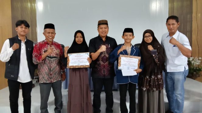 					Dua Peserta Didik SMPN 21 Sinjai Raih Juara 1 dalam Ajang Gebyar Ramadan Disdik Sinjai. [Foto: Ist]