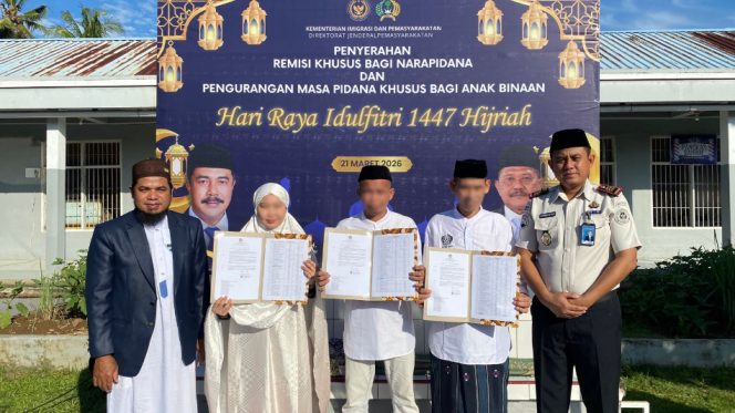					Pemberian Remisi Khusus Idulfitri kepada 80 WBP Rutan Sinjai. [Foto: Ist]