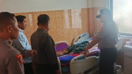 PJU Polres Selayar Menjenguk dan Memberi Semangat Briptu Muhlis di RSUD KH. Hayyung. [Foto: Ist]