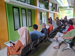 Antrean Pasien di Bagian Poli RSUD Sinjai. [Foto: Ist]