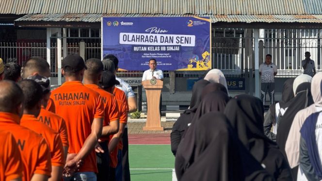 					Karutan Sinjai, Darman Syah Membuka Kegiatan Porseni antar Warga Binaan dan Petugas. [Foto: Ist]