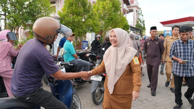 					Bupati Ratnawati Arif Sidak Sejumlah SPBU di Sinjai. [Foto: Ist]