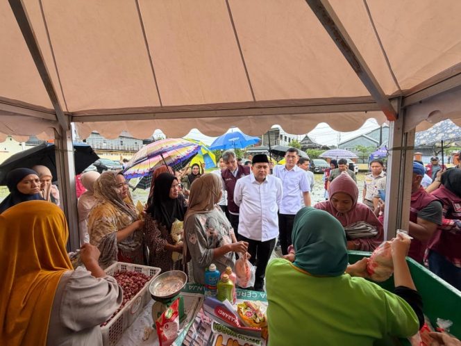 					Wali Kota Makassar Munafri Arifuddin saat meninjau pelaksanaan Gerakan Pangan Murah (GPM)