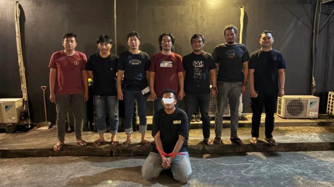 					Terduga Pelaku FF Saat Masih Diamankan di Mapolda Sulsel. [Foto: Ist/ Resmob]