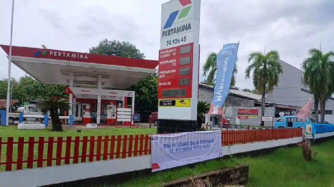 					SPBU 74.926.45 di Kecamatan Sinjai Utara, Kabupaten Sinjai, sedang menjalani pembinaan oleh PT Pertamina Patra Niaga Regional Sulawesi. [Foto: Ist/ Pertamina]