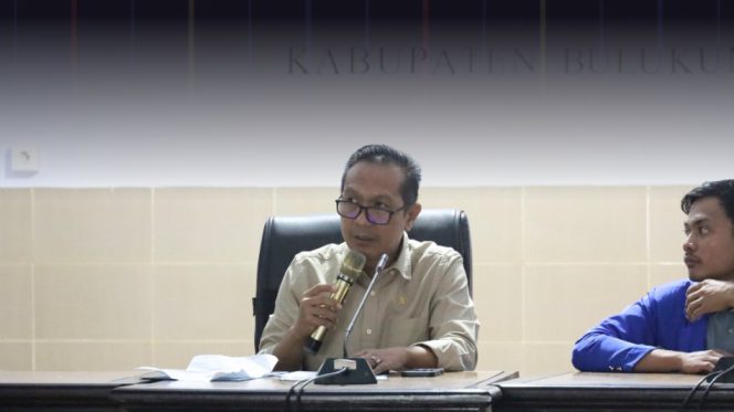 					Wakil Ketua DPRD Bulukumba Syahruni Haris Menerima Aspirasi PMII. [Foto: Ist/ DPRD Bulukumba]