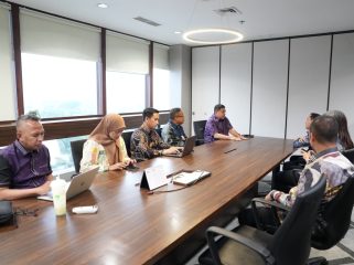 Wali Kota Munafri didampingi jajarannya saat konsultasikan percepatan pembangunan PSEL Antang ke Pemerintah Pusat (dok.)