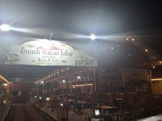 RM Jabar Jl. Sungai Tangka, Kelurahan Balangnipa, Kecamatan Sinjai Utara, Kabupaten Sinjai. [Foto: Berita.News/ Thatang]