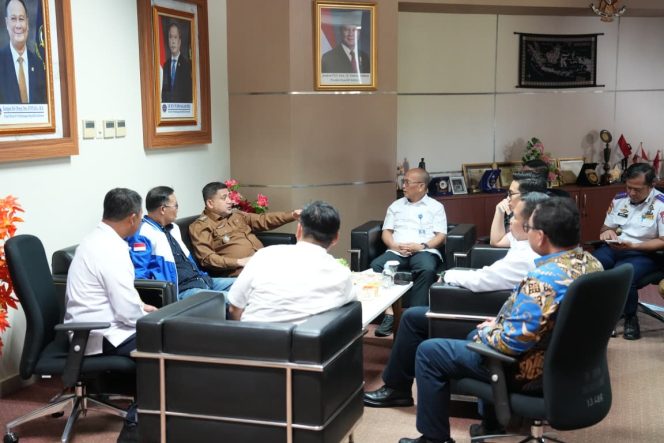 					Wali Kota Makassar Munafri Arifuddin saat pertemuan strategis bersama jajaran Kementerian Perhubungan Laut (dok.)