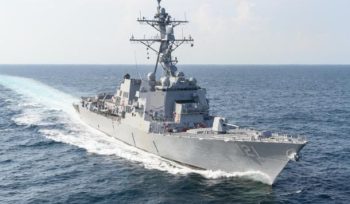 Kapal perusak berpeluru kendali kelas Arleigh Burke USS Frank E Peterson yang dihalau Iran di Selat Hormuz pada Sabtu (11/4/2026). - (Dok US Navy)