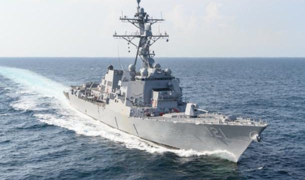Kapal perusak berpeluru kendali kelas Arleigh Burke USS Frank E Peterson yang dihalau Iran di Selat Hormuz pada Sabtu (11/4/2026). - (Dok US Navy)