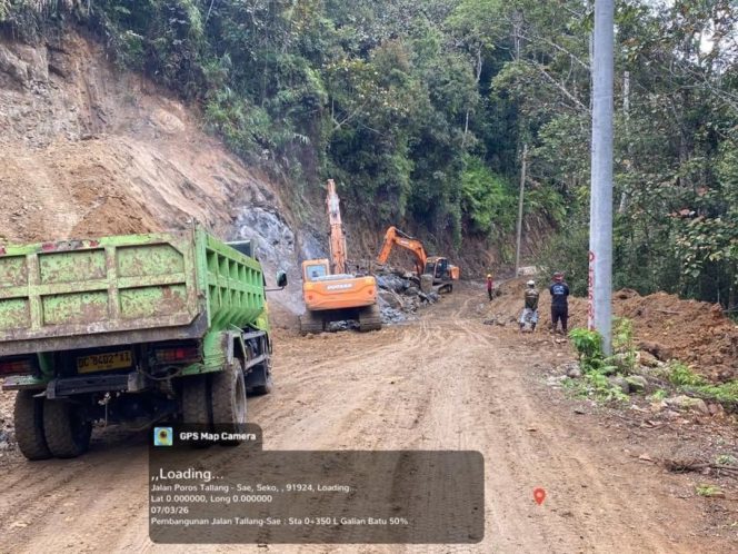 					Pengerjaan jalan menuju Seko Luwu Utara mulai dikerjakan Pemerintah Provinsi (dok.)