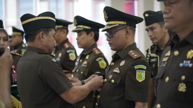 					Pelantikan dan pengambilan sumpah jabatan Kajari Sinjai di Aula Kejati Sulsel. [Foto: Ist]