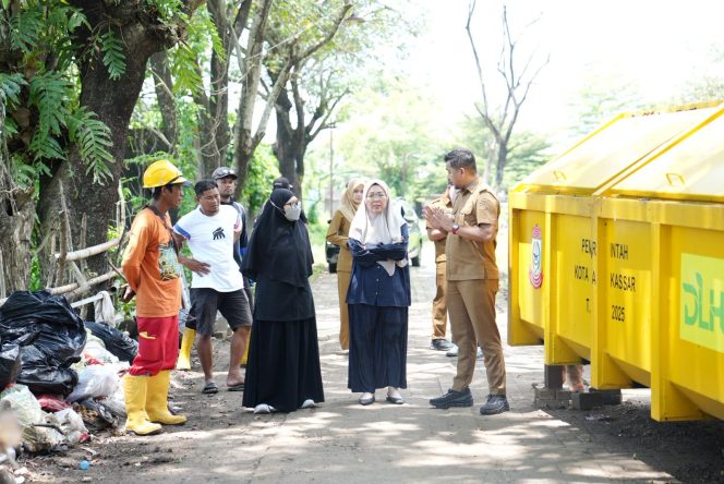 					Ketua Dewan Lingkungan Hidup Kota Makassar Melinda Aksa meninjau fasilitas TPS3K Bulurokeng (dok.)