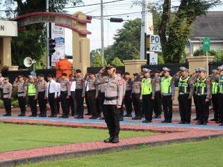 Personel Polres Maros lakukan apel siaga kawal MTQ Sulsel 2026. Foto: Ist