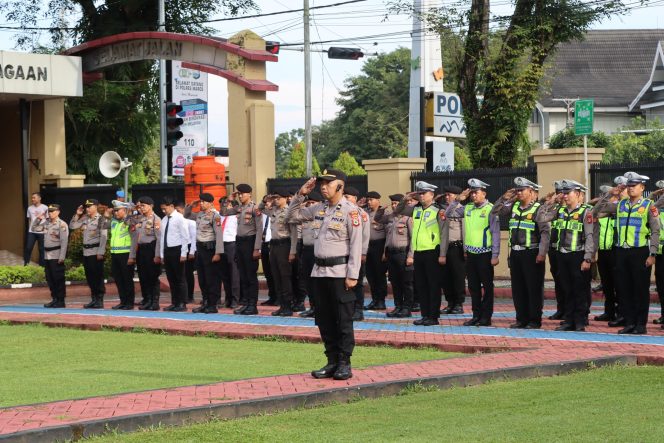 					Personel Polres Maros lakukan apel siaga kawal MTQ Sulsel 2026. Foto: Ist