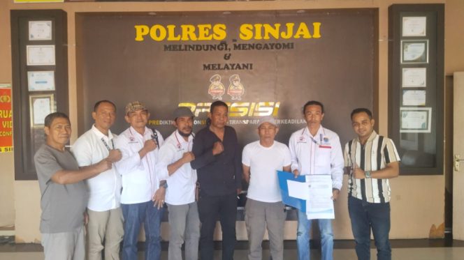 					Said Mattoreang Didampingi Pengurus IWOI dan Ketua SMSI Sinjai usai Lapor Polisi. [Foto: Ist]