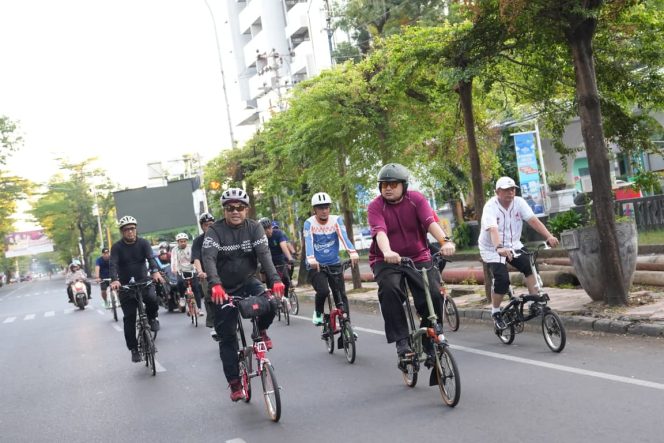 					WFH Pemkot Makassar, Munafri Gowes Bareng SKPD Pantau Kebersihan Kota