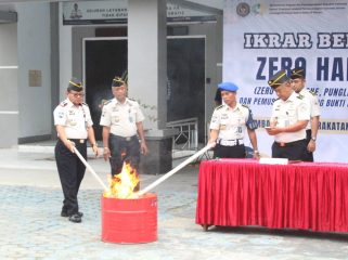 Lapas Palopo musnahkan barang sitaan. Ist