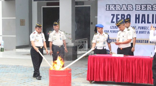 Lapas Palopo musnahkan barang sitaan. Ist