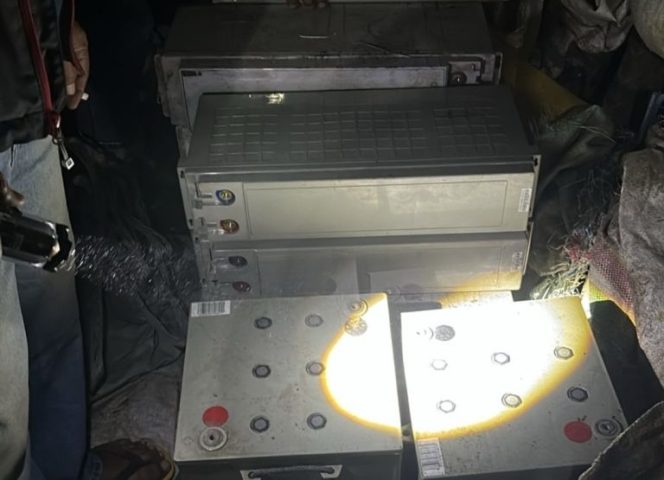 					Barang bukti baterai tower diamankan polisi.  Ist