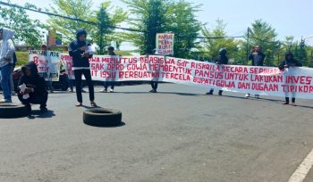 Massa aksi demo di DPRD Gowa, Selasa (21/4/2026), desak pembentukan pansus. (Ist) 