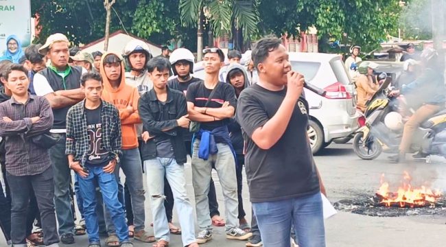 Fahim Jenlap Poros Pemuda Berlawan (Pemula) yang melakukan unjuk rasa didepan kantor Bupati Gowa. Foto: Ist 