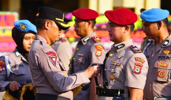 					Serah terima jabatan Iptu Haryanto sebagai kasat Reskrim Polres Takalar. Foto: Ist. 