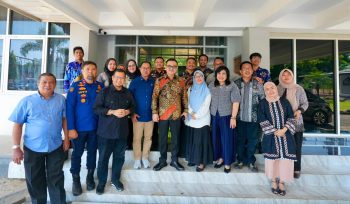 Sekda Sulsel Jufri Rahman saat sambangi UPT Jasa Layanan Kearsipan Dinas Perpustakaan dan Kearsipan Provinsi (dok.)